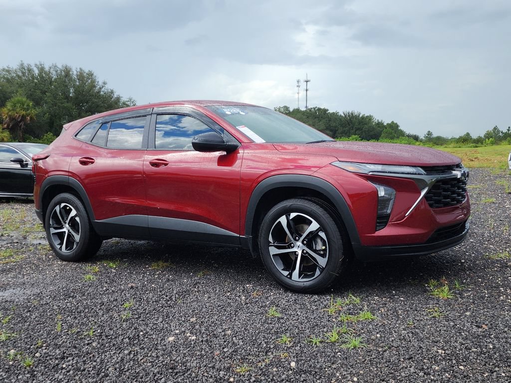 Used 2025 Chevrolet Trax RS FWD image 32