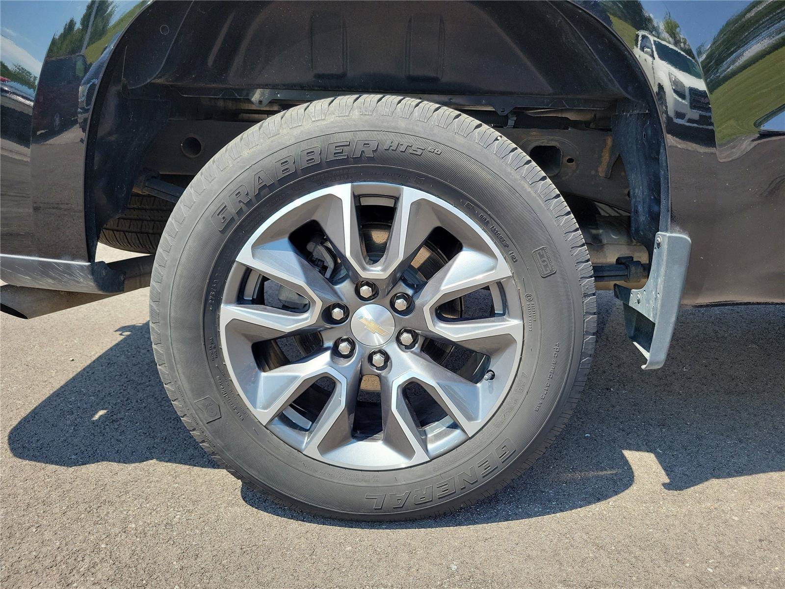 Used 2023 Chevrolet Silverado 1500 LT AWD/4WD image 7