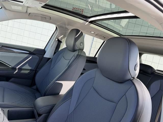 New 2026 Volkswagen Tiguan SE image 17