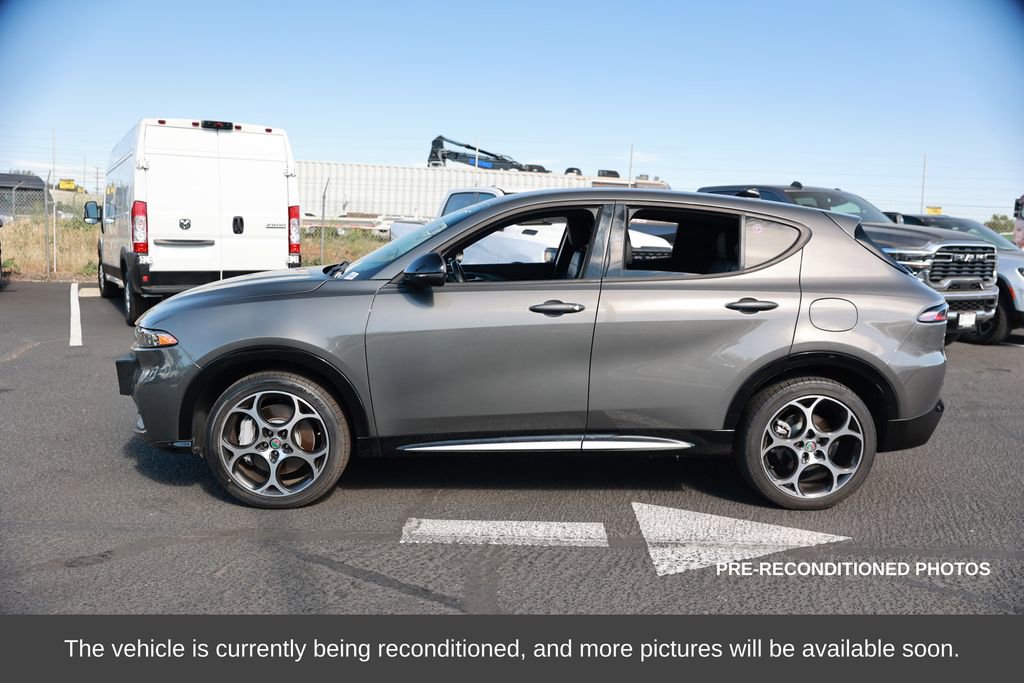 Used 2024 Alfa Romeo Tonale Ti w/ Premium Interior Package image 2