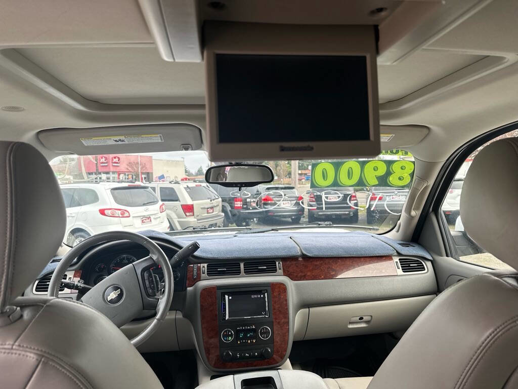 Used 2010 Chevrolet Suburban LT image 21