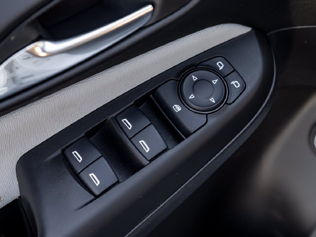 Used 2025 Buick Envista Avenir FWD image 28