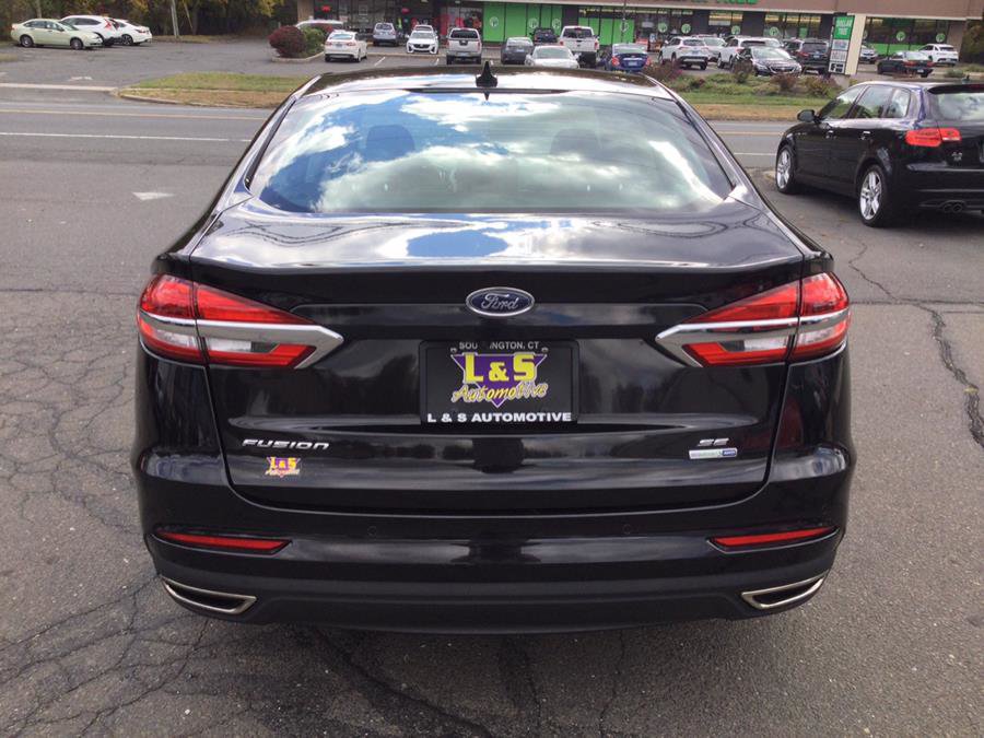 Used 2020 Ford Fusion SE image 6