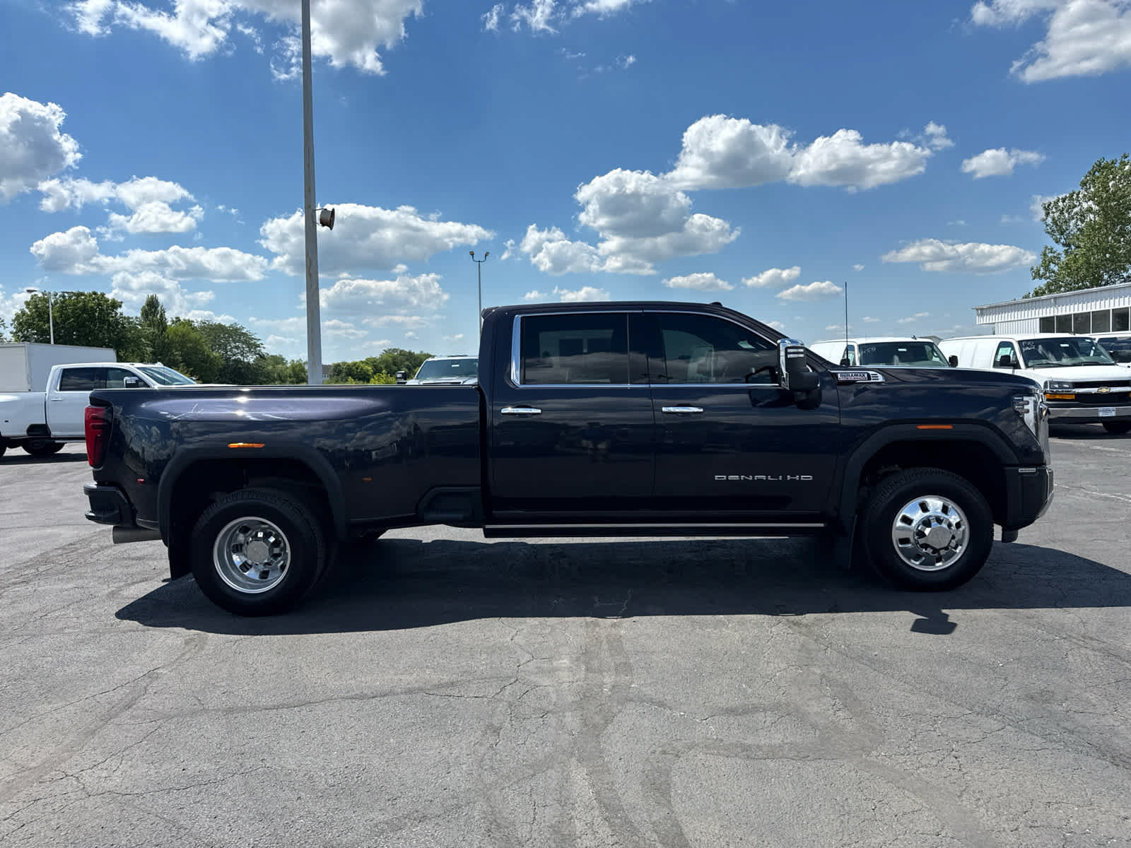 Certified 2026 GMC Sierra 3500 Denali w/ Denali Reserve Package AWD/4WD image 6