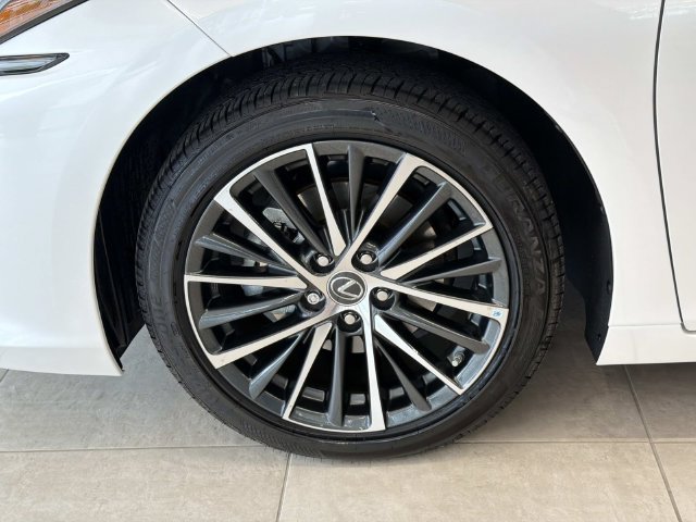 Certified 2024 Lexus ES 350 w/ Premium Package FWD image 8