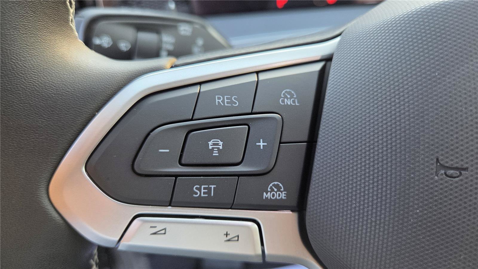 New 2026 Volkswagen Tiguan SE FWD image 17