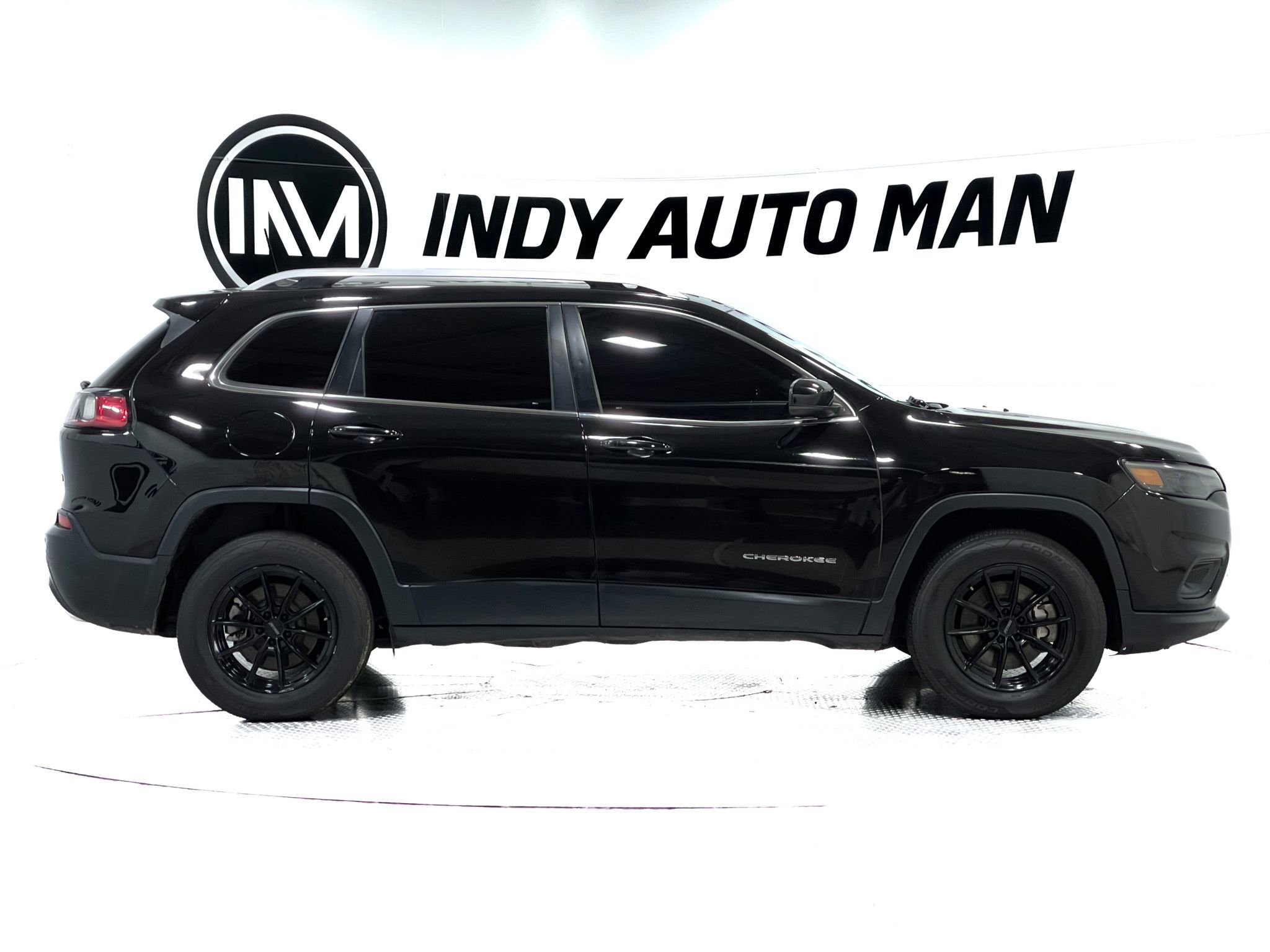 Used 2019 Jeep Cherokee Latitude Plus w/ Comfort/Convenience Group AWD/4WD image 3
