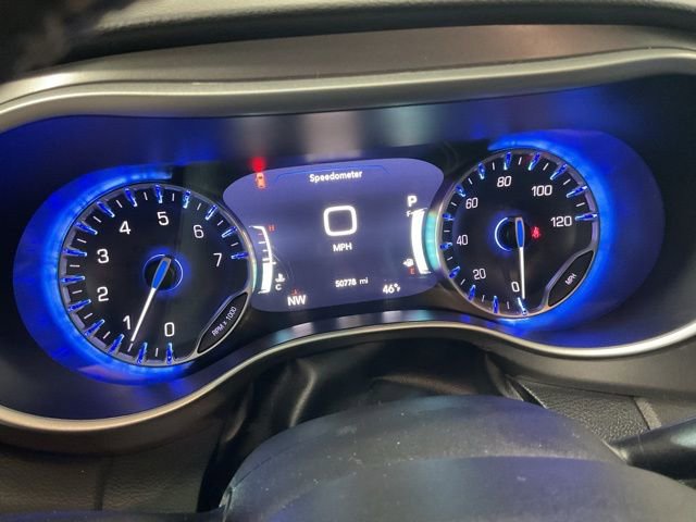 Used 2024 Chrysler Pacifica Touring-L image 14