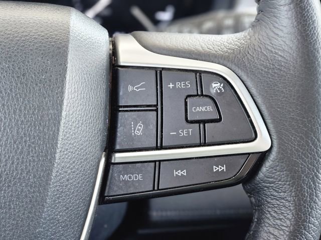 Used 2023 Toyota Sienna XLE image 18