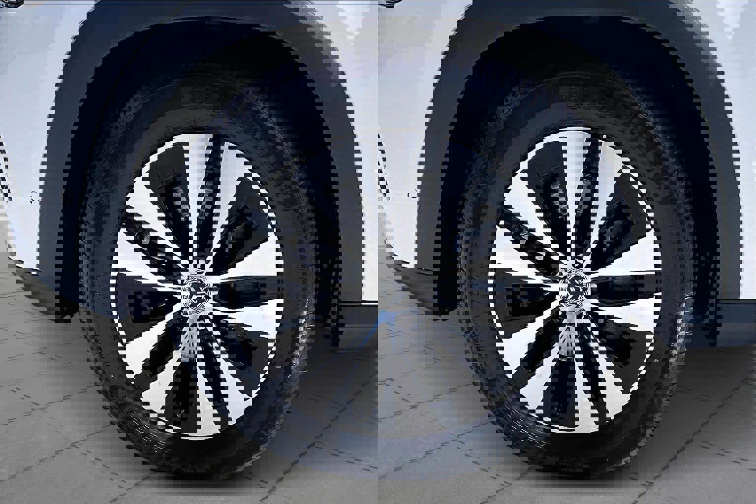 Used 2025 Mercedes-Benz GLE 350 4MATIC image 11