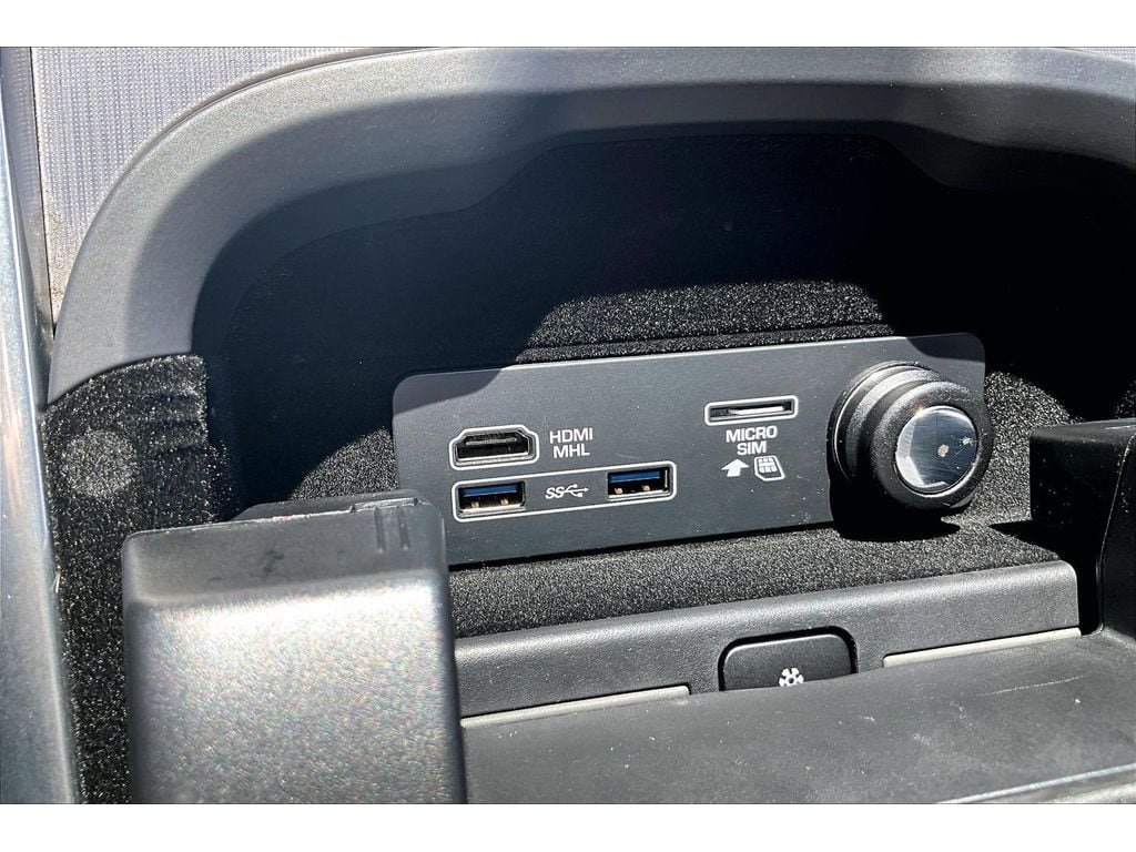 Used 2018 Land Rover Range Rover Sport HSE AWD/4WD image 16
