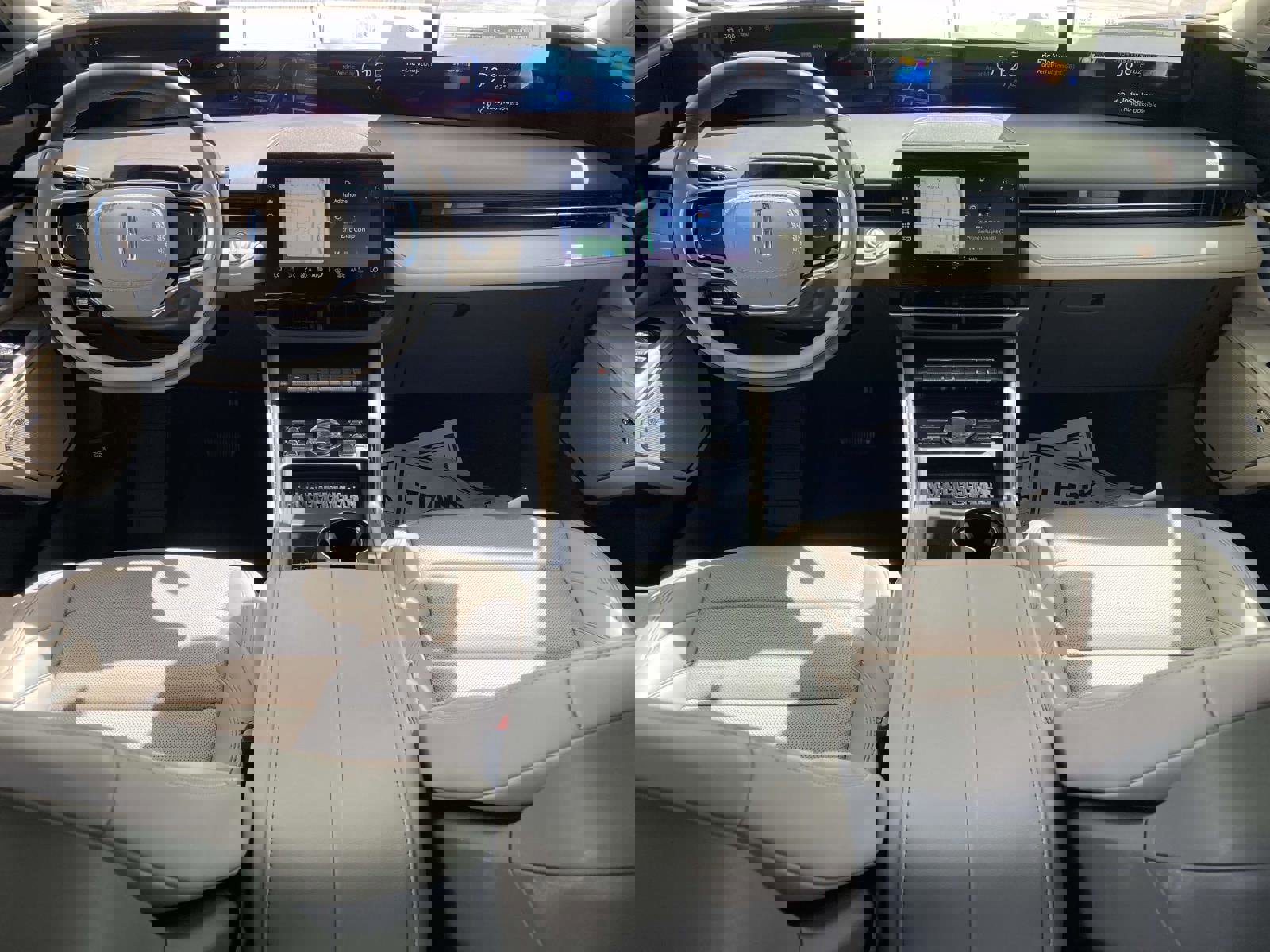 Certified 2025 Lincoln Nautilus Premier w/ Equipment Group 102A image 17