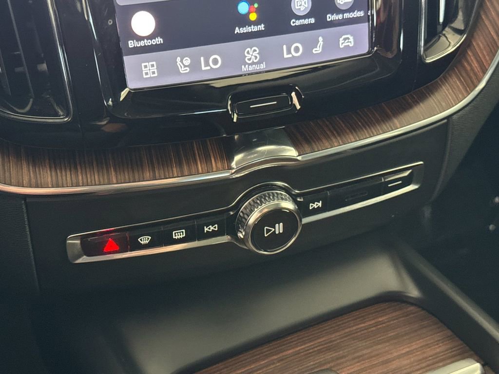 Certified 2023 Volvo XC60 B5 Plus w/ Climate Package FWD image 20