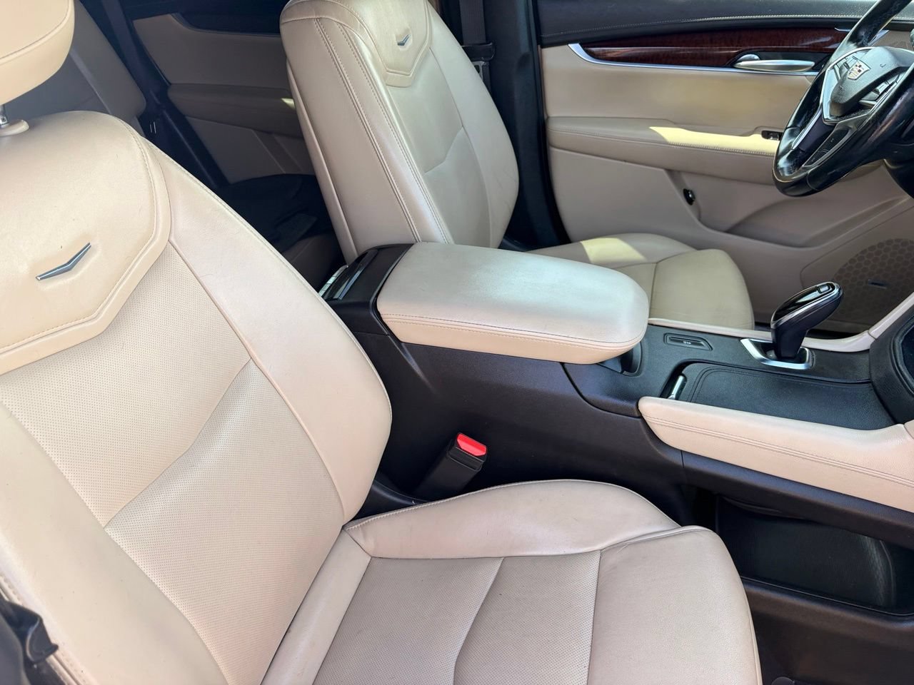 Used 2019 Cadillac XT5 Luxury w/ LPO, Radiant Package FWD image 10