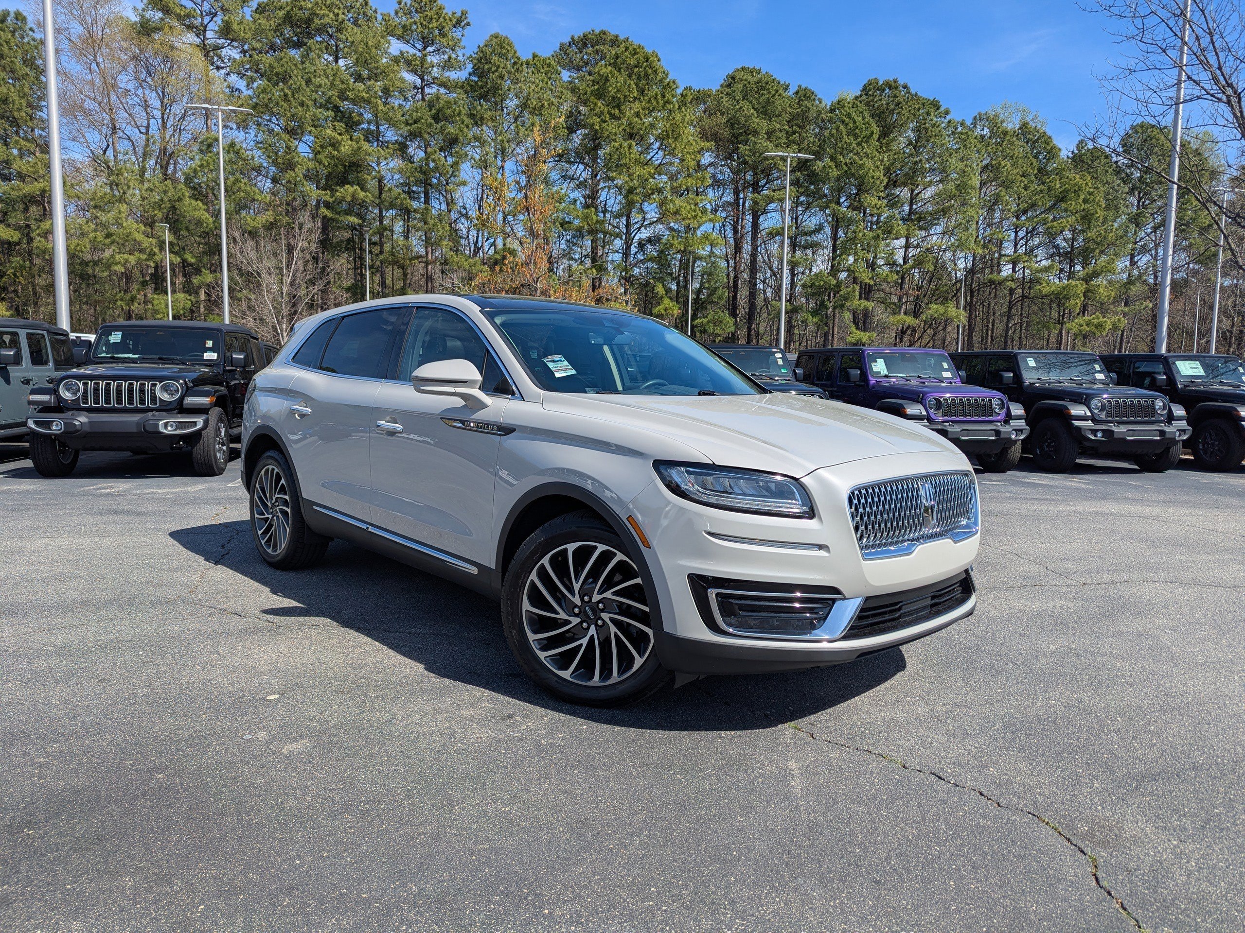 Used 2020 Lincoln Nautilus Reserve image 3