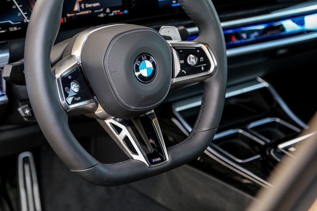 Used 2025 BMW 760i xDrive w/ Executive Package AWD/4WD image 12