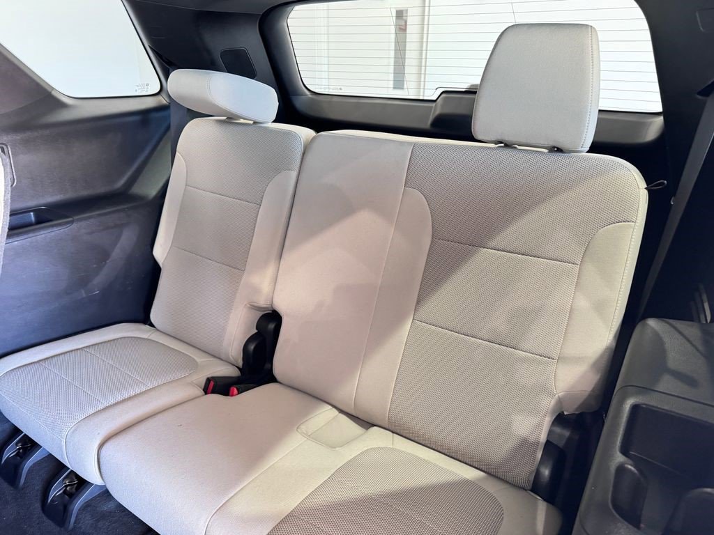 Certified 2023 Chevrolet Traverse LS AWD/4WD image 11