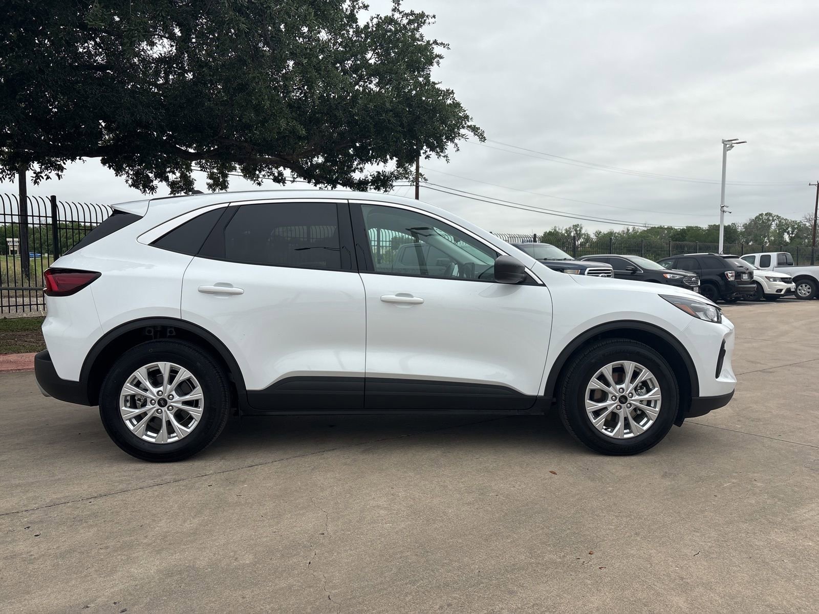 Used 2024 Ford Escape Active w/ Tech Pack #1 FWD image 2