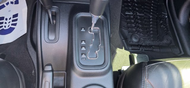 Used 2016 Jeep Wrangler Sahara AWD/4WD image 18