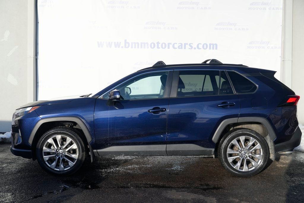 Used 2022 Toyota RAV4 XLE Premium image 8