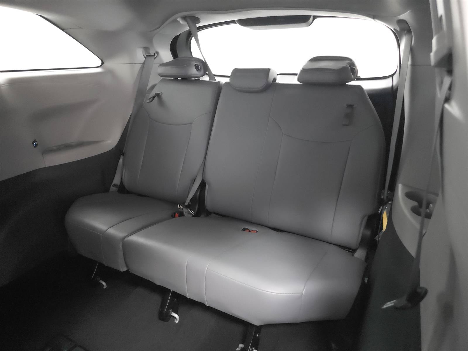 Certified 2024 Toyota Sienna XLE FWD image 6