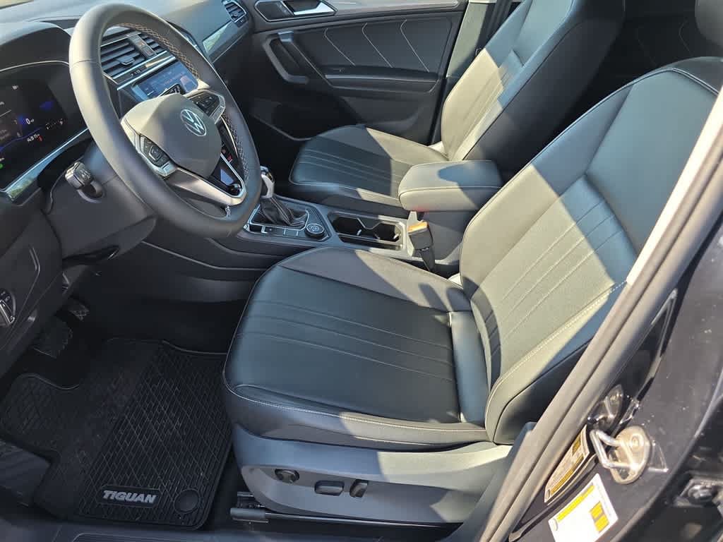 Used 2022 Volkswagen Tiguan SE AWD/4WD image 15