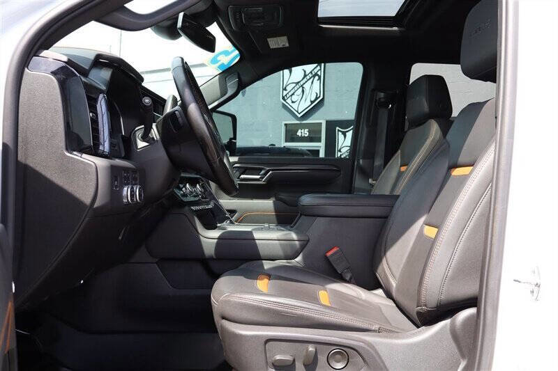 Used 2025 GMC Sierra 3500 AT4 AWD/4WD image 17