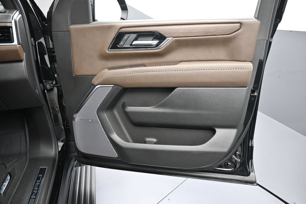 Used 2026 GMC Yukon Denali Ultimate w/ LPO, Floor Liner Package AWD/4WD image 32