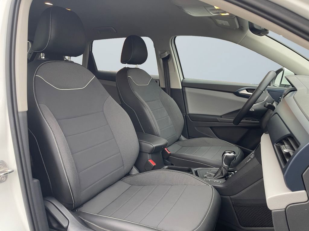 Used 2023 Volkswagen Taos SE w/ Black Wheel Package image 15