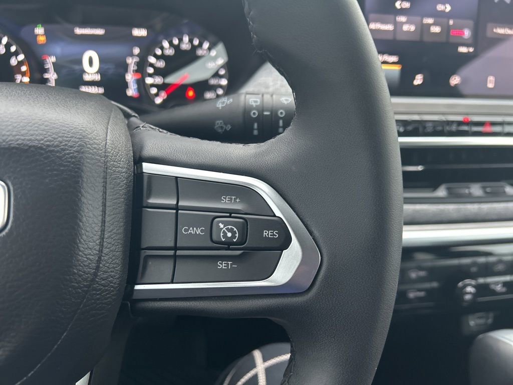 Used 2024 Jeep Compass Latitude image 30