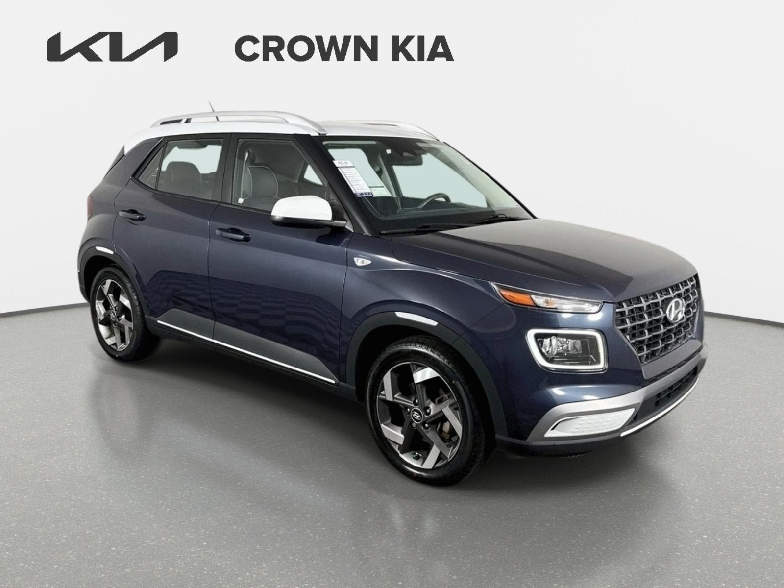 Used 2023 Hyundai Venue Limited w/ Cargo Package FWD image 4
