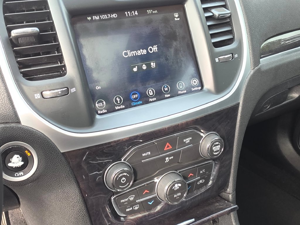 Used 2019 Chrysler 300 Limited AWD/4WD image 27