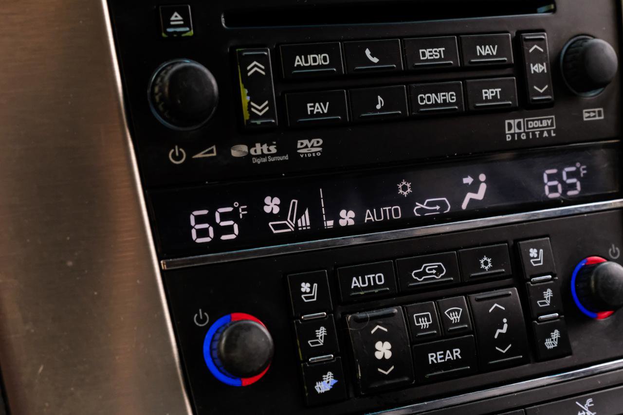 Used 2013 Cadillac Escalade Platinum RWD image 28