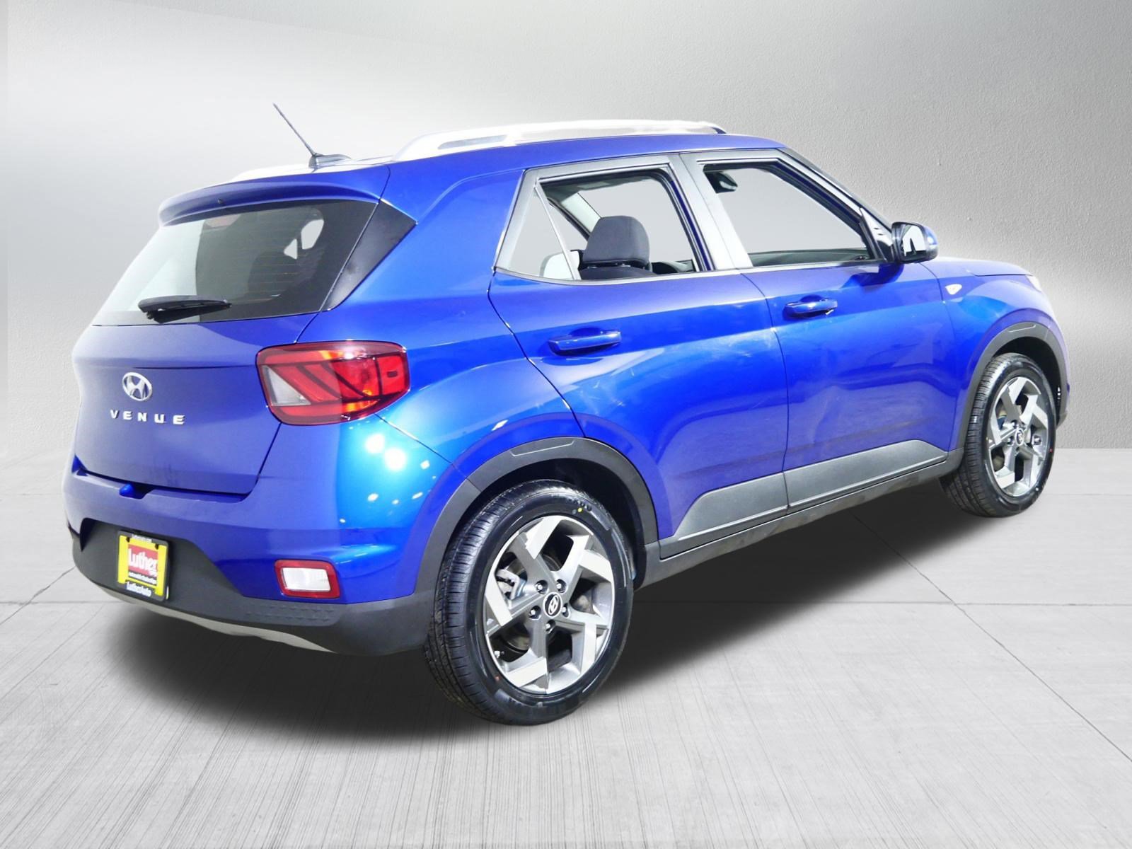 Used 2024 Hyundai Venue SEL image 7