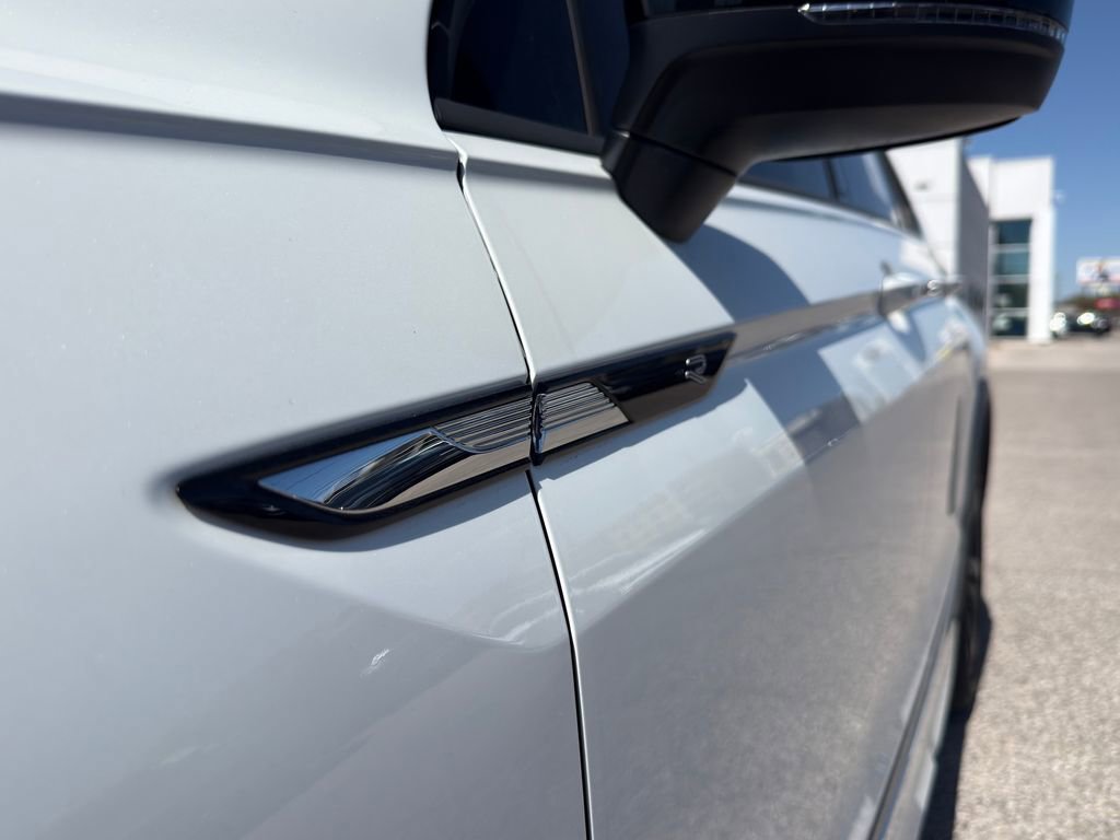 Used 2024 Volkswagen Tiguan SE R-Line image 7