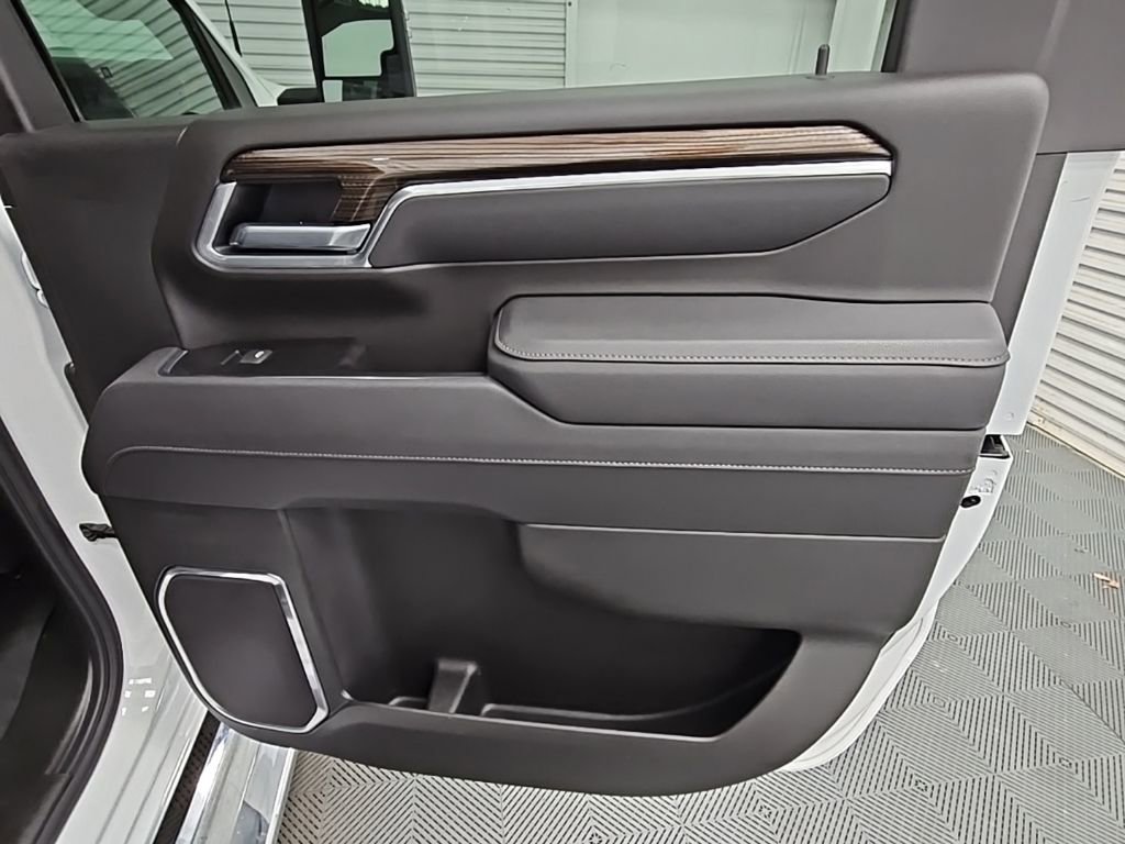 Used 2025 Chevrolet Silverado 2500 LT w/ Convenience Package image 37