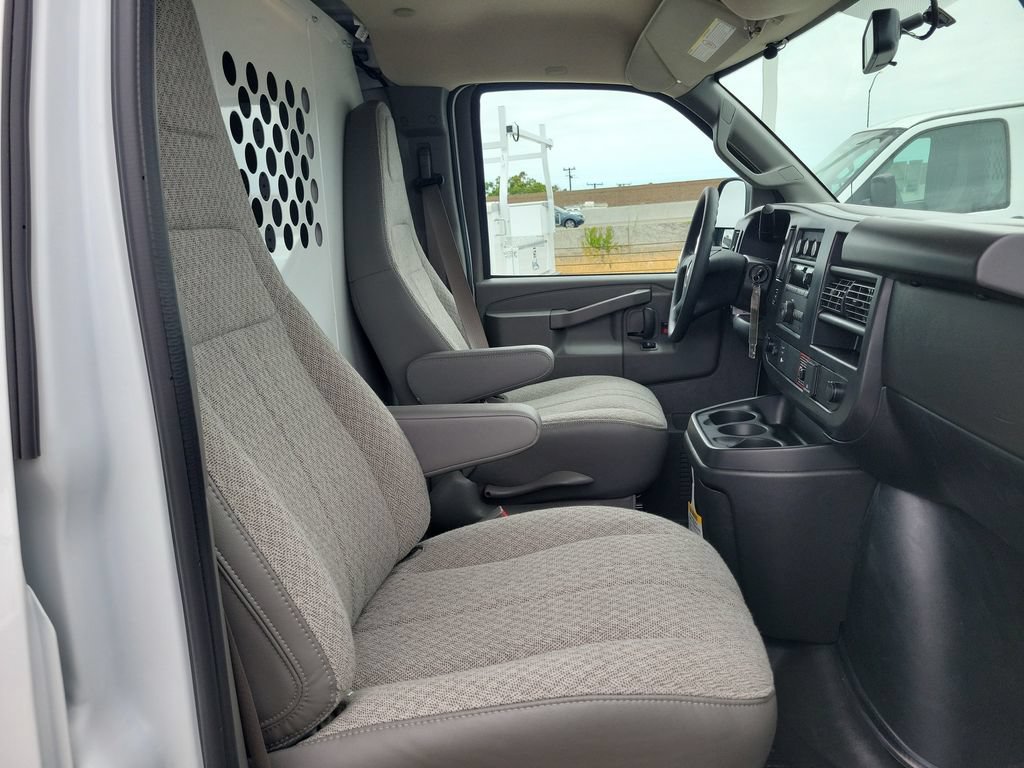New 2026 Chevrolet Express 2500 w/ Driver Convenience Package RWD image 17