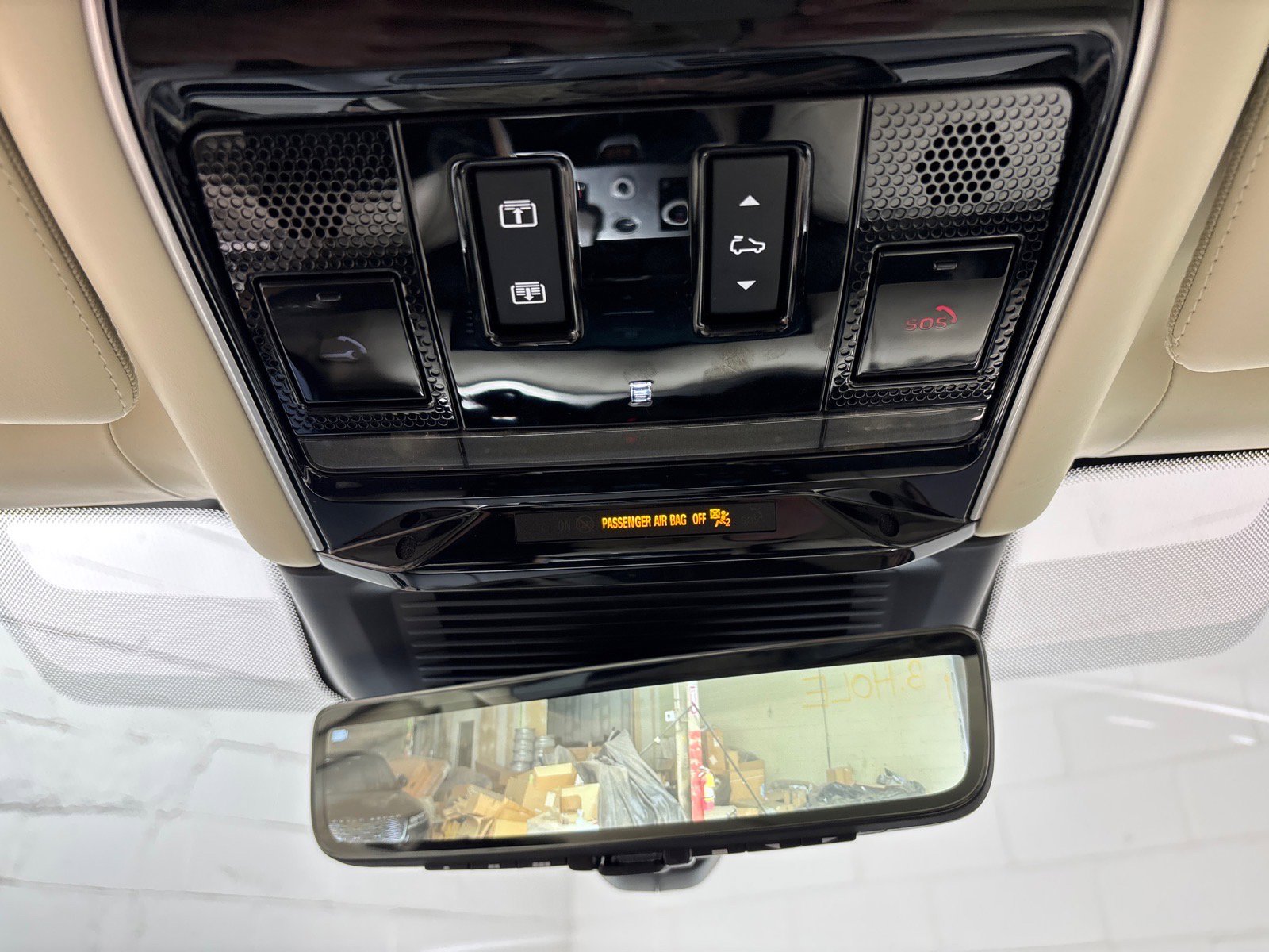 Used 2023 Land Rover Range Rover SV AWD/4WD image 12