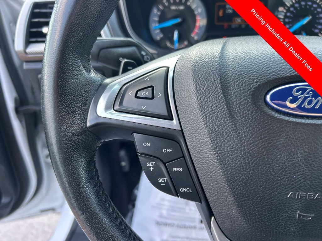 Used 2017 Ford Fusion SE FWD image 6