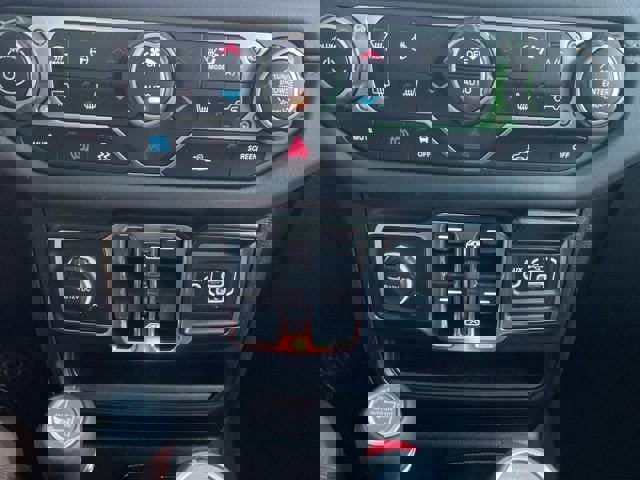 Used 2024 Jeep Wrangler Unlimited Sahara image 31