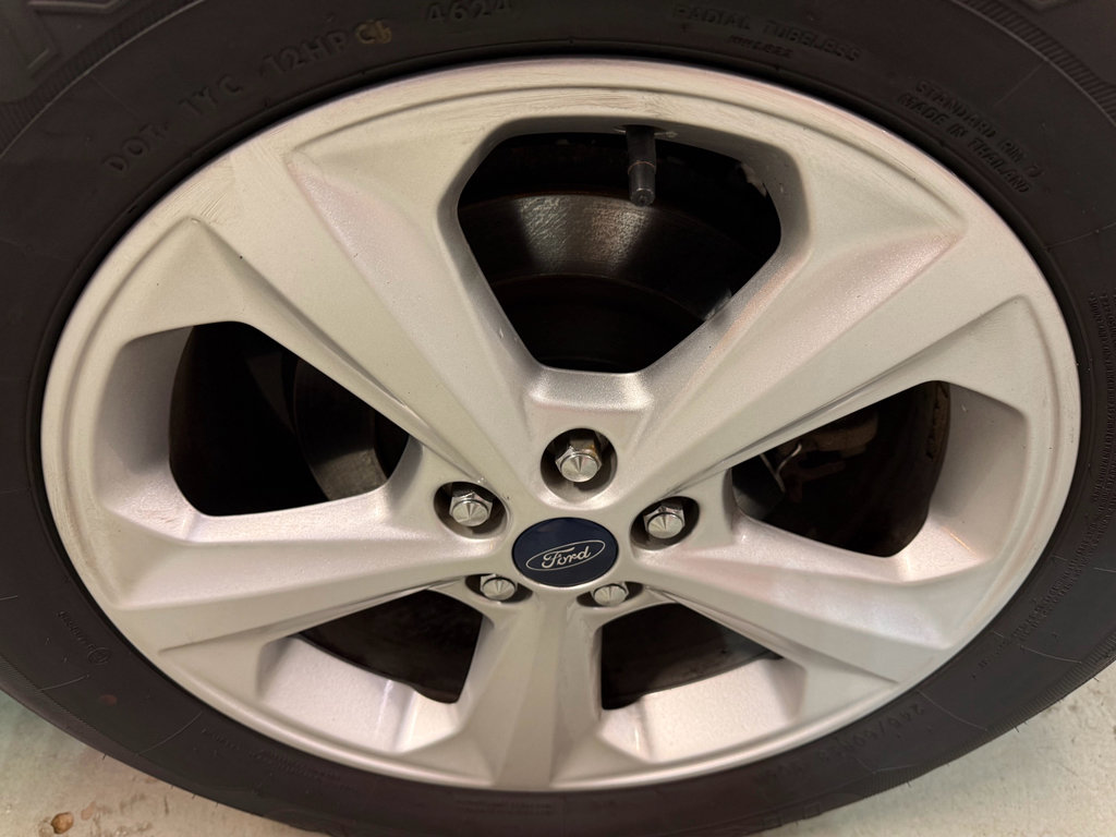 Used 2019 Ford Edge SE image 33