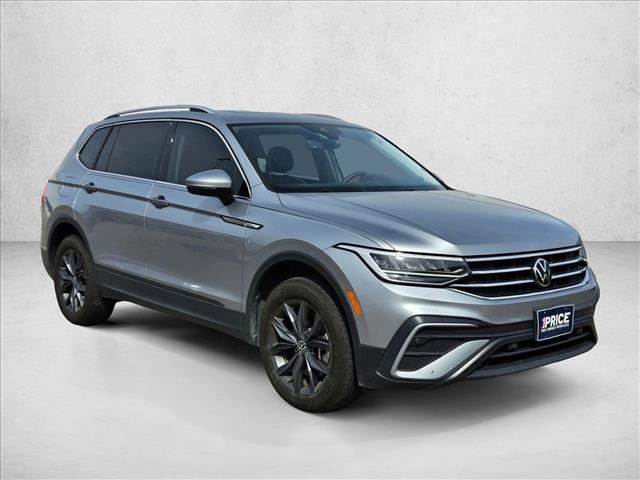 Used 2023 Volkswagen Tiguan SE w/ Panoramic Sunroof Package FWD image 3