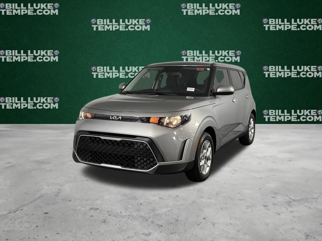 Used 2025 Kia Soul LX w/ LX Technology Package image 4