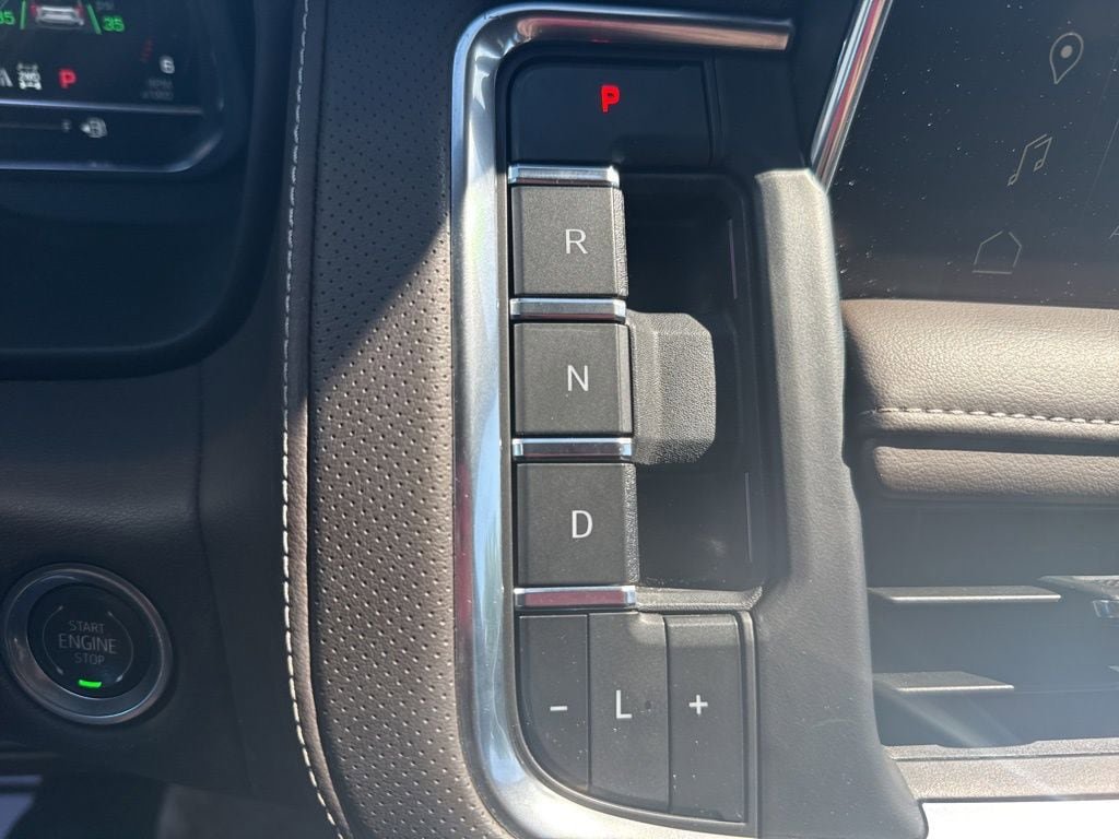 Used 2024 GMC Yukon SLT w/ SLT Premium Package AWD/4WD image 32