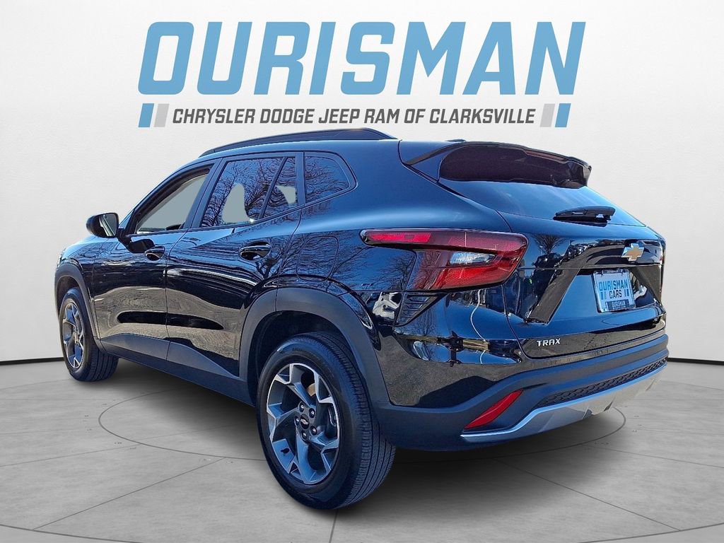 Used 2025 Chevrolet Trax LT image 4