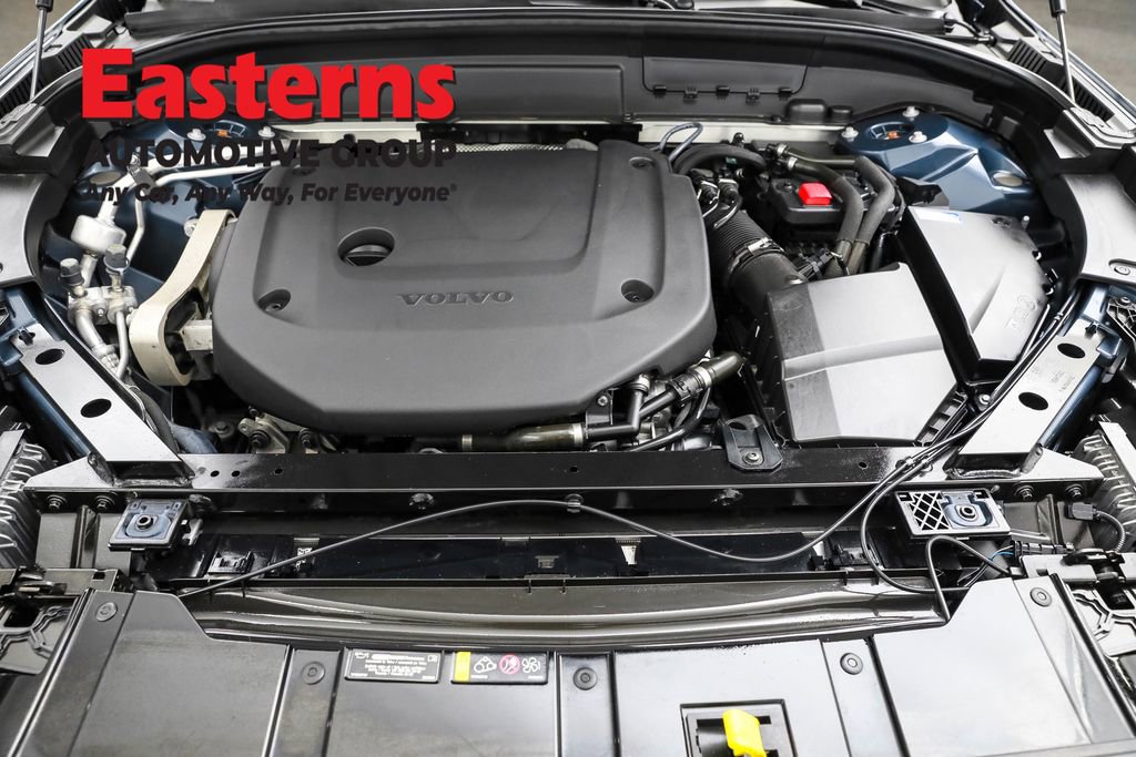 Used 2022 Volvo XC60 B6 Inscription image 7