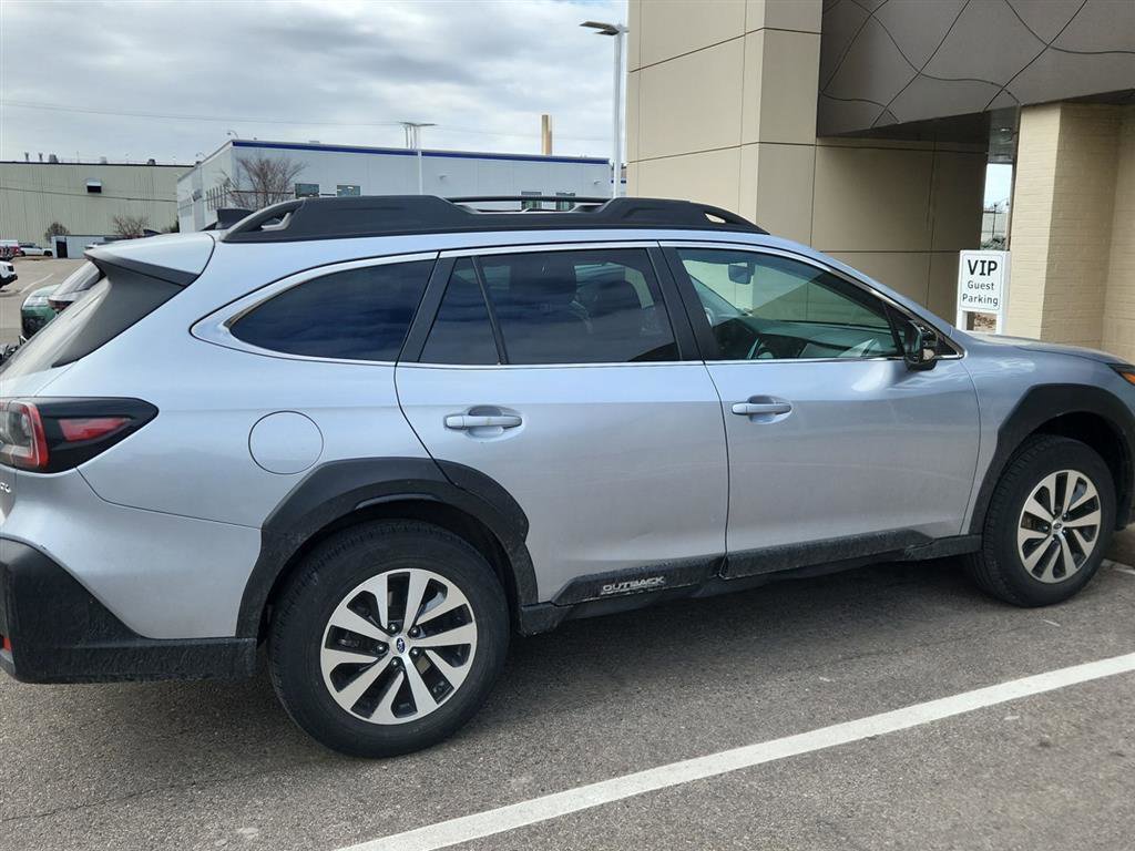 Used 2023 Subaru Outback Premium image 8
