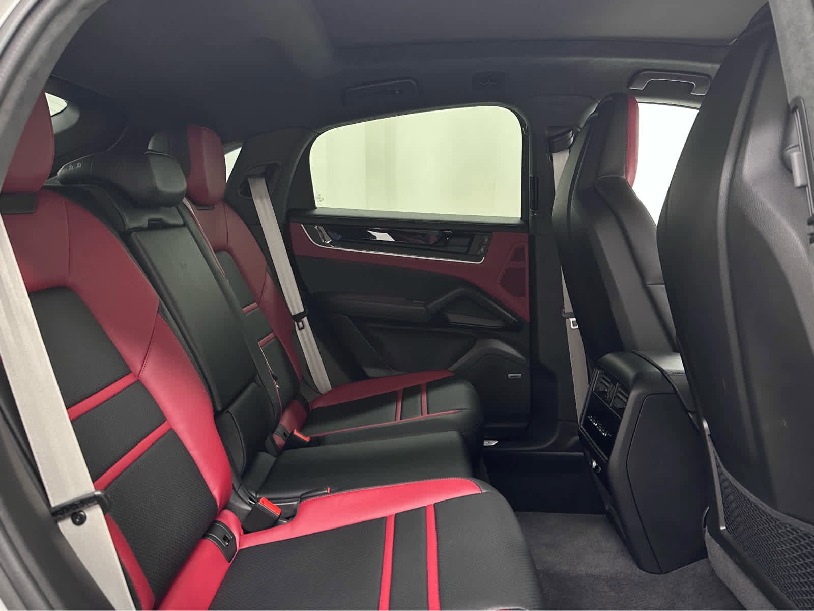 Used 2024 Porsche Cayenne S image 21