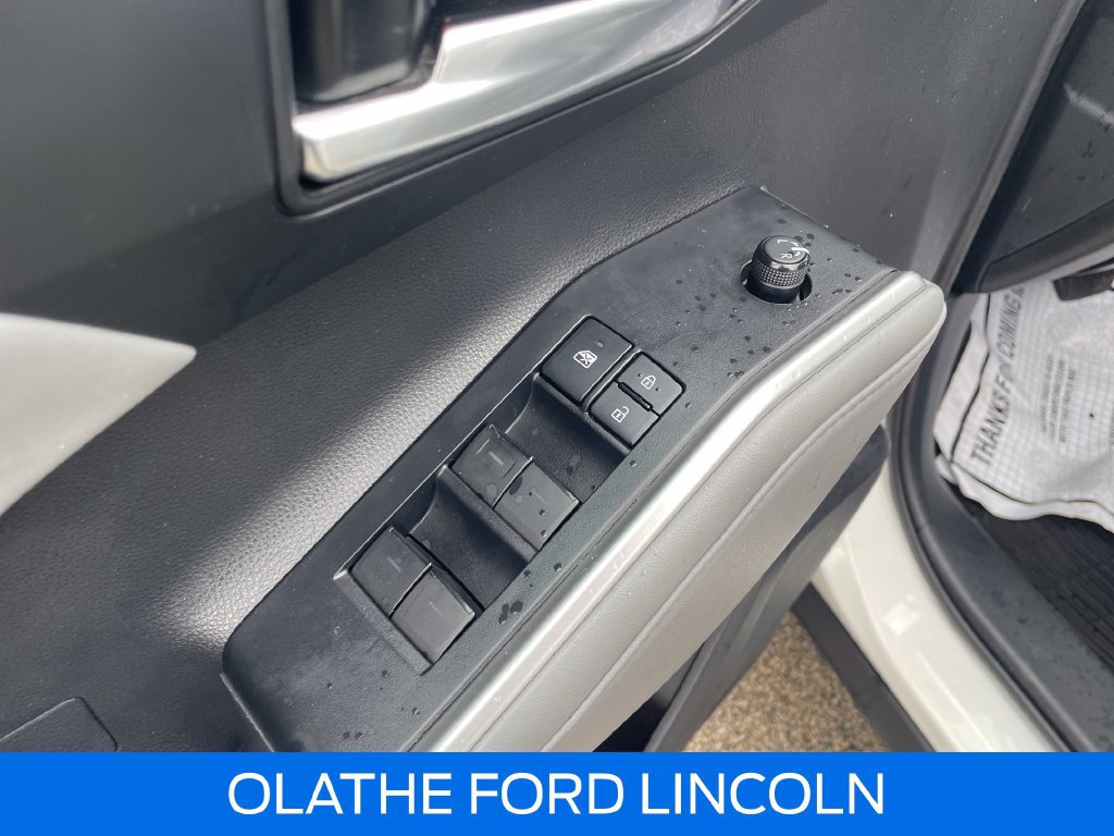 Used 2022 Toyota Highlander XLE AWD/4WD image 20