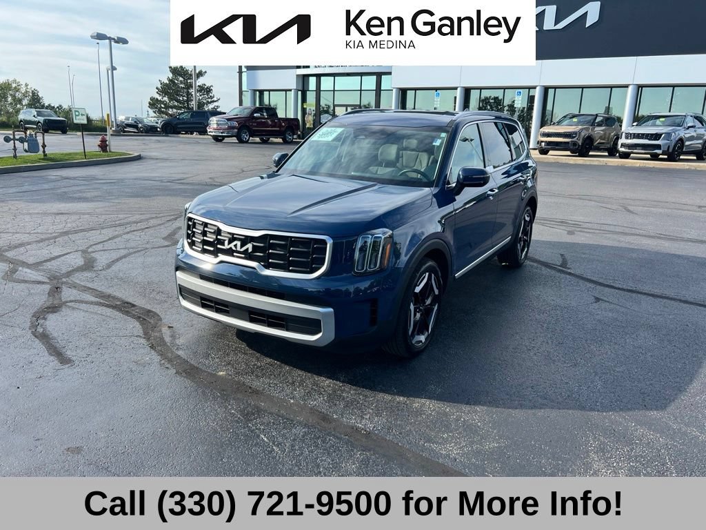 Certified 2024 Kia Telluride S w/ S Sunroof Package AWD/4WD image 3